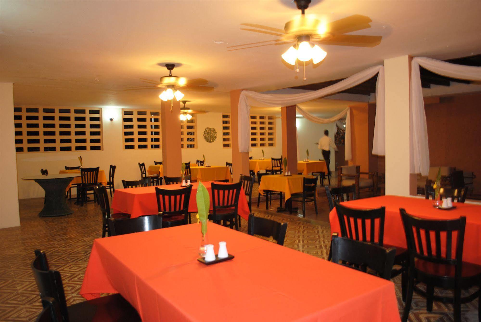 Hotel Imperial Cap-Haïtien Екстериор снимка