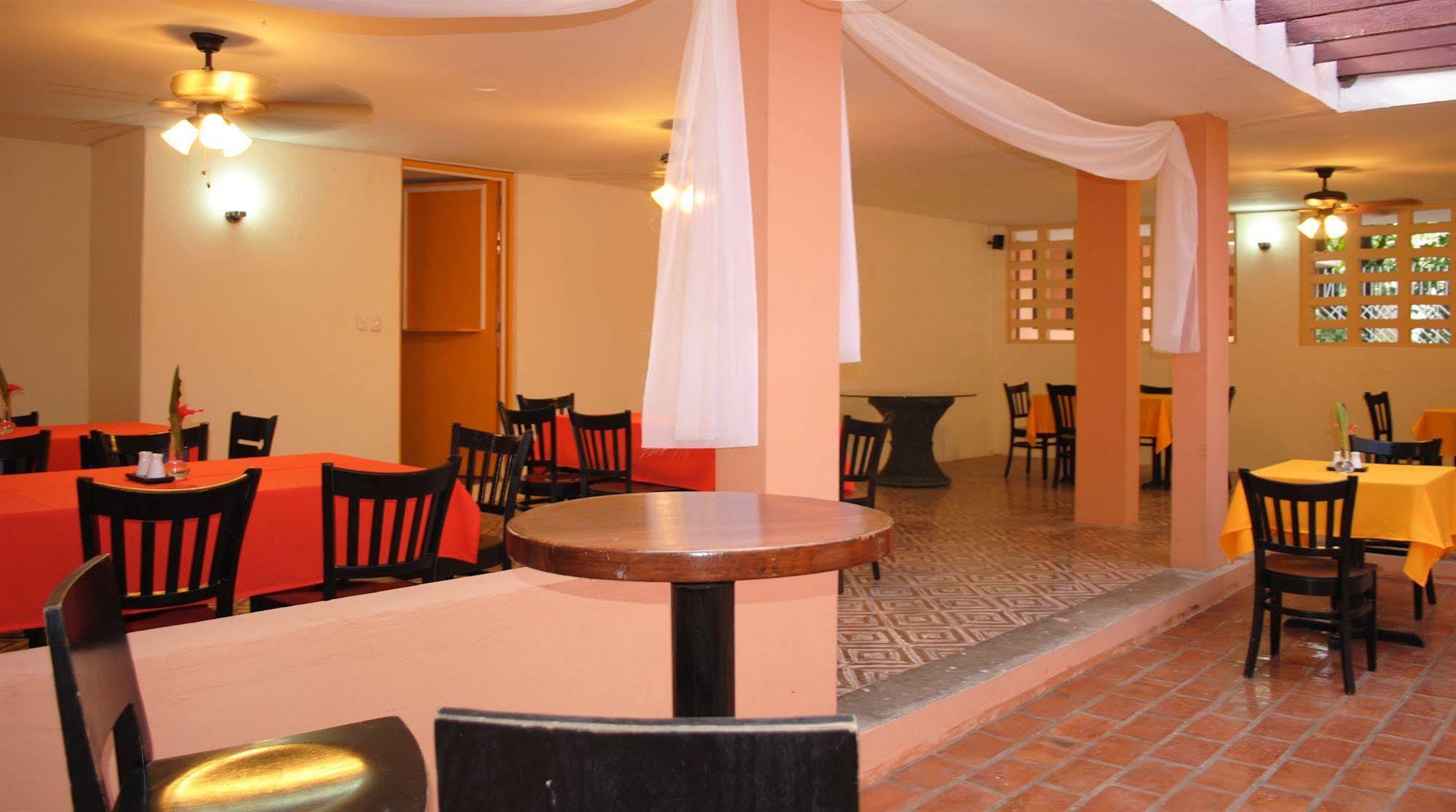 Hotel Imperial Cap-Haïtien Екстериор снимка